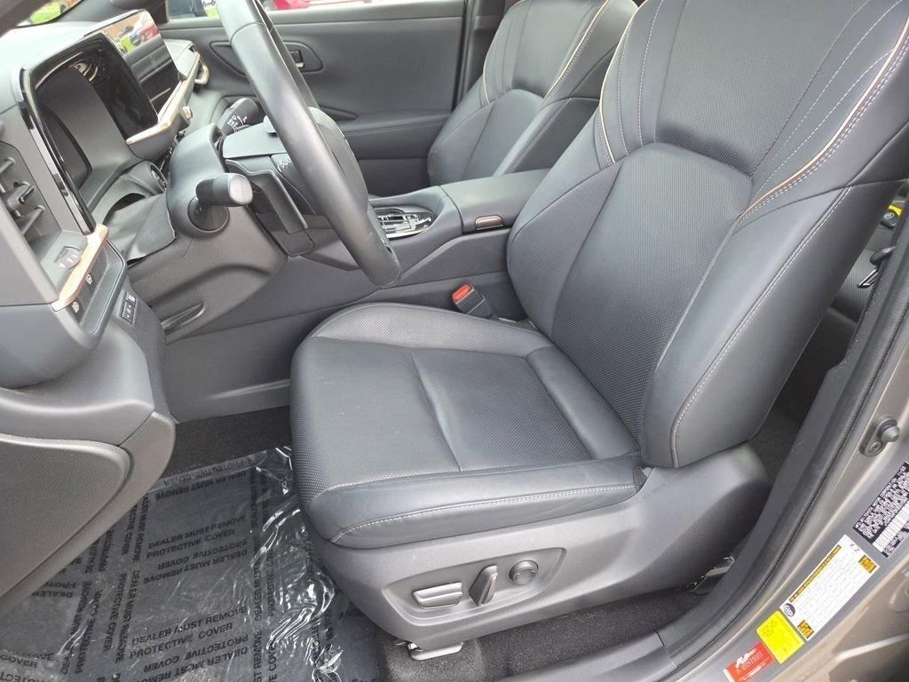 Used 2024 Toyota Crown Platinum image 5