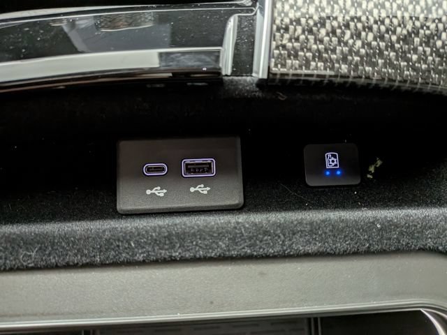 Certified 2025 Cadillac Escalade V w/ LPO, ONYX Package AWD/4WD image 7