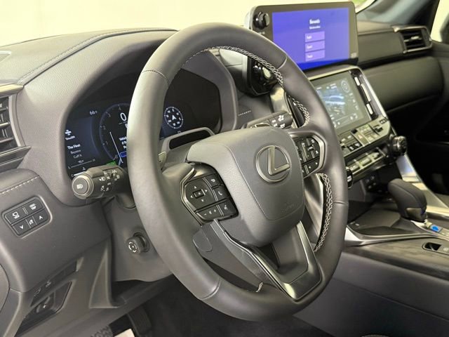 New 2025 Lexus LX 700h Overtrail image 15
