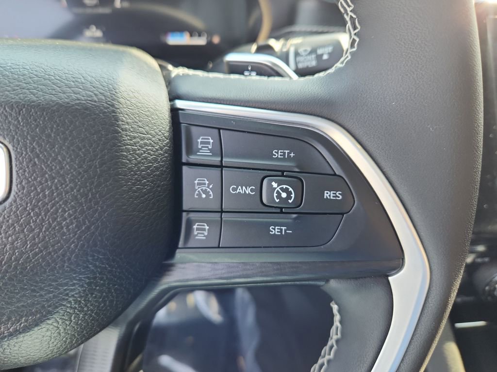 Used 2024 Jeep Grand Cherokee Altitude AWD/4WD image 20