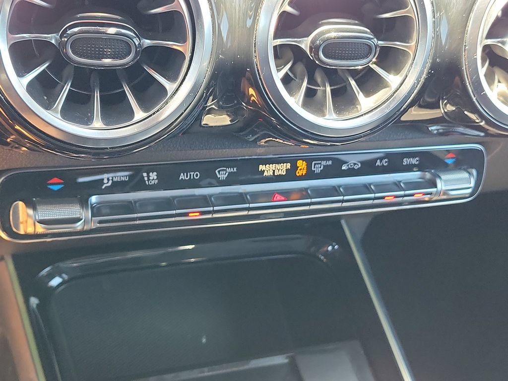 Used 2023 Mercedes-Benz GLB 250 4MATIC w/ Premium Package image 32