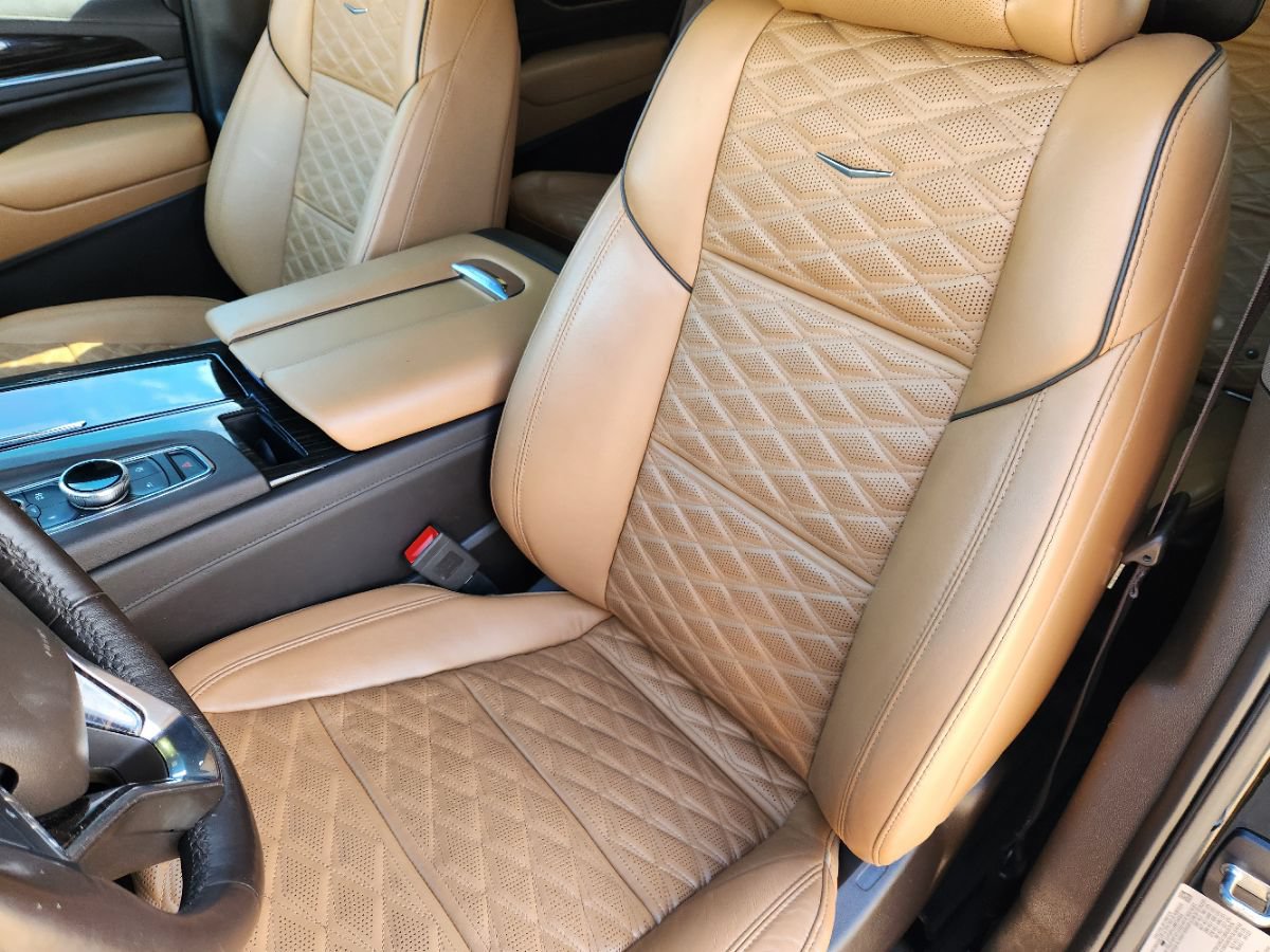 Used 2021 Cadillac Escalade Sport w/ Driver Assist Tech Package AWD/4WD image 32