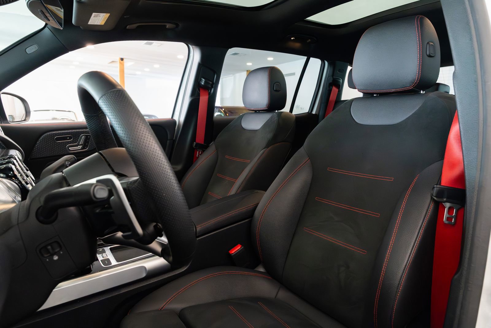 Used 2024 Mercedes-Benz GLB 35 AMG 4MATIC image 8