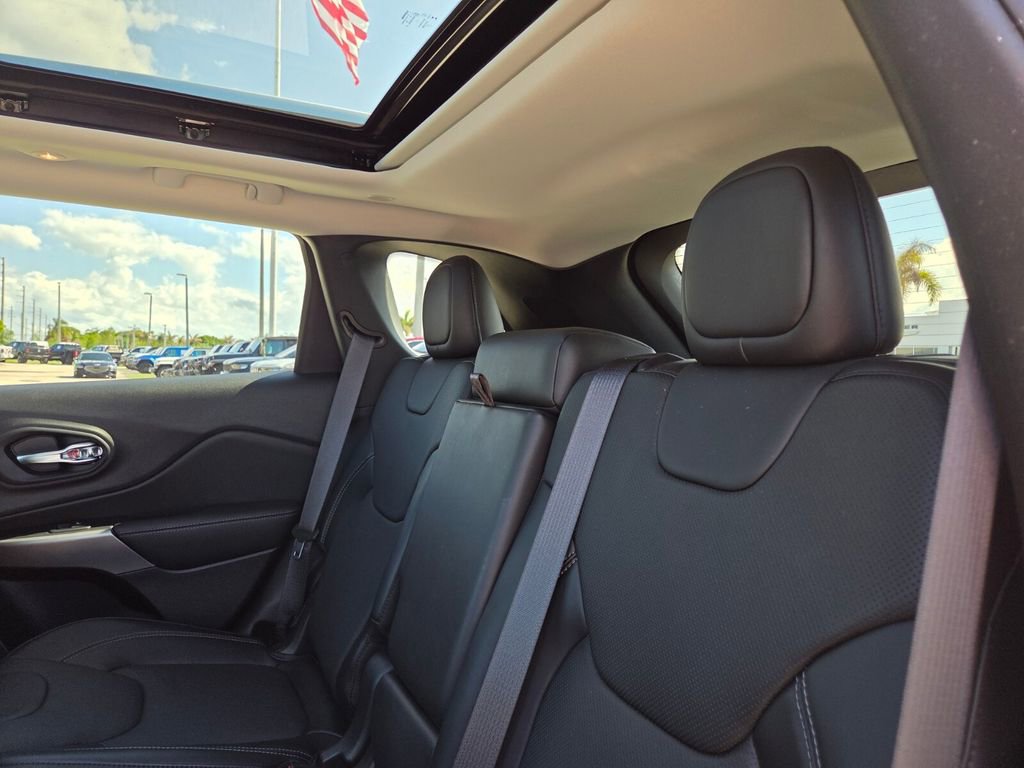 Used 2021 Jeep Cherokee Limited w/ Elite Package FWD image 17