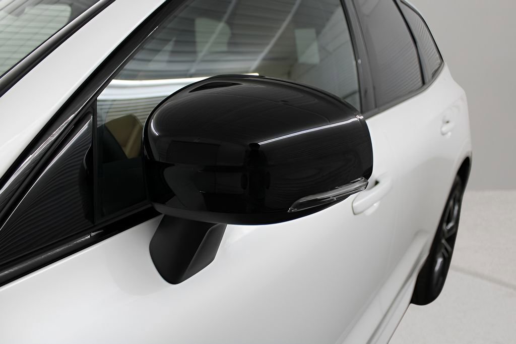 Used 2025 Volvo XC60 B5 Ultra image 11