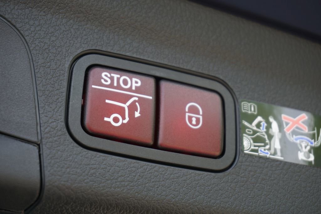 Certified 2025 Mercedes-Benz GLE 350 4MATIC image 75