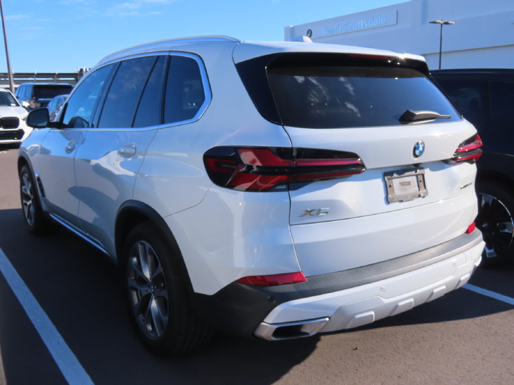 Used 2024 BMW X5 xDrive40i w/ Parking Assistance Package AWD/4WD image 4