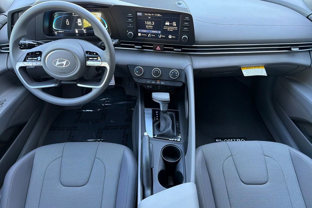 New 2026 Hyundai Elantra SE FWD image 11
