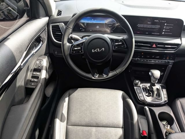 Used 2026 Kia Seltos EX FWD image 16