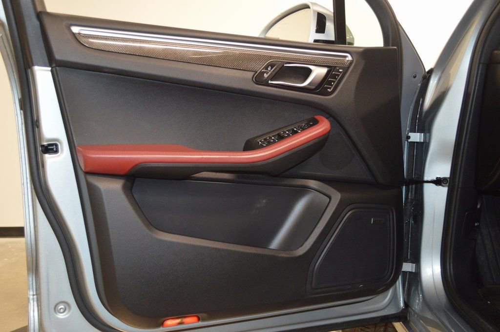 Certified 2023 Porsche Macan GTS AWD/4WD image 17