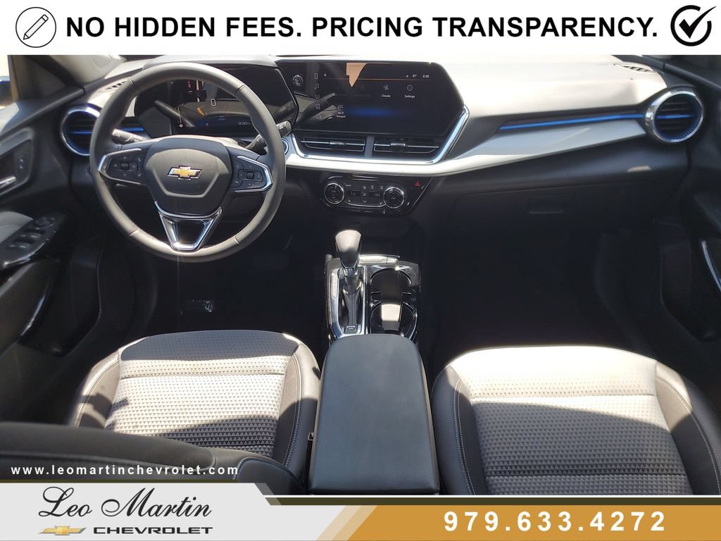 Used 2025 Chevrolet Trax LT w/ Driver Confidence Package FWD image 11