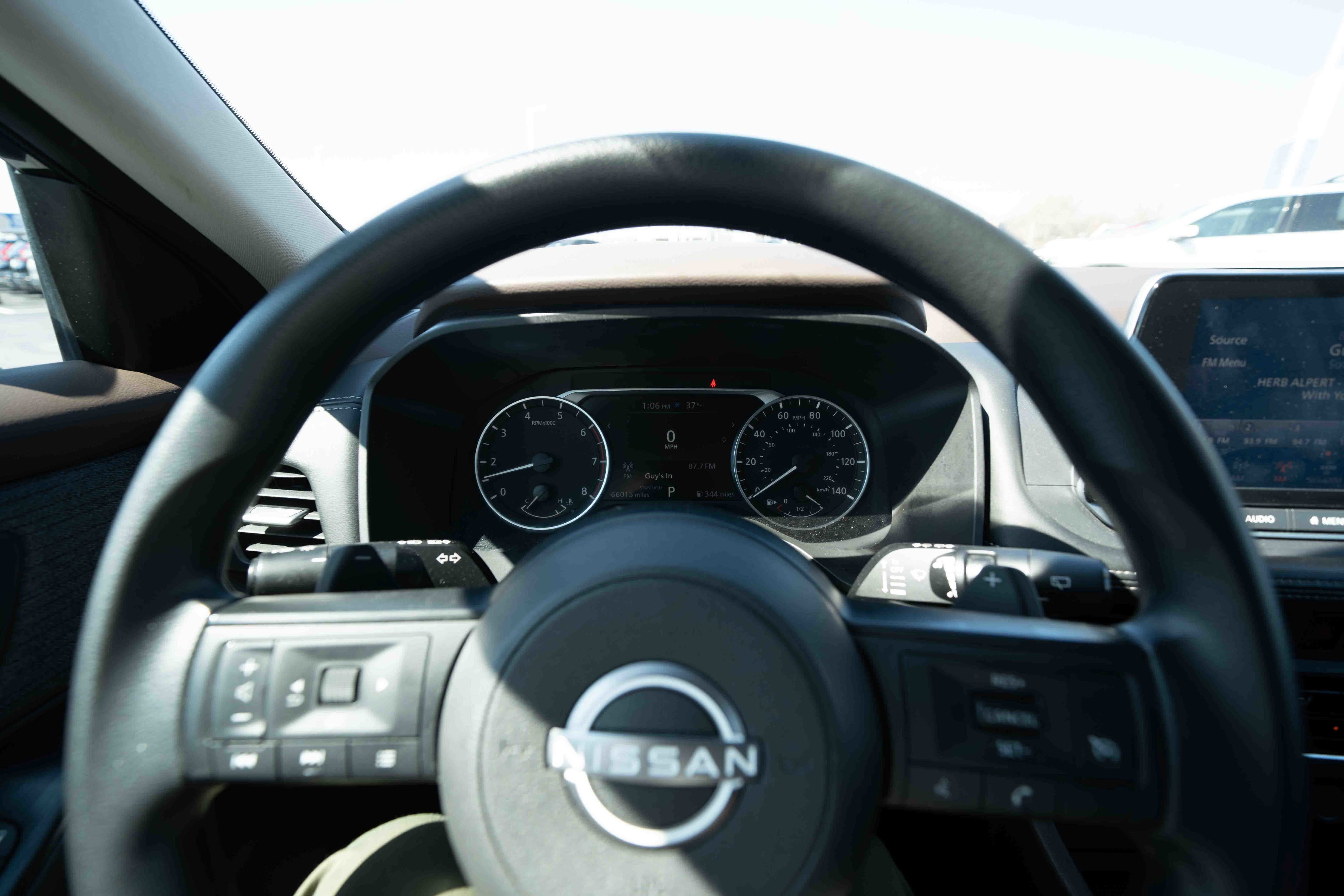 Used 2023 Nissan Rogue S FWD image 15