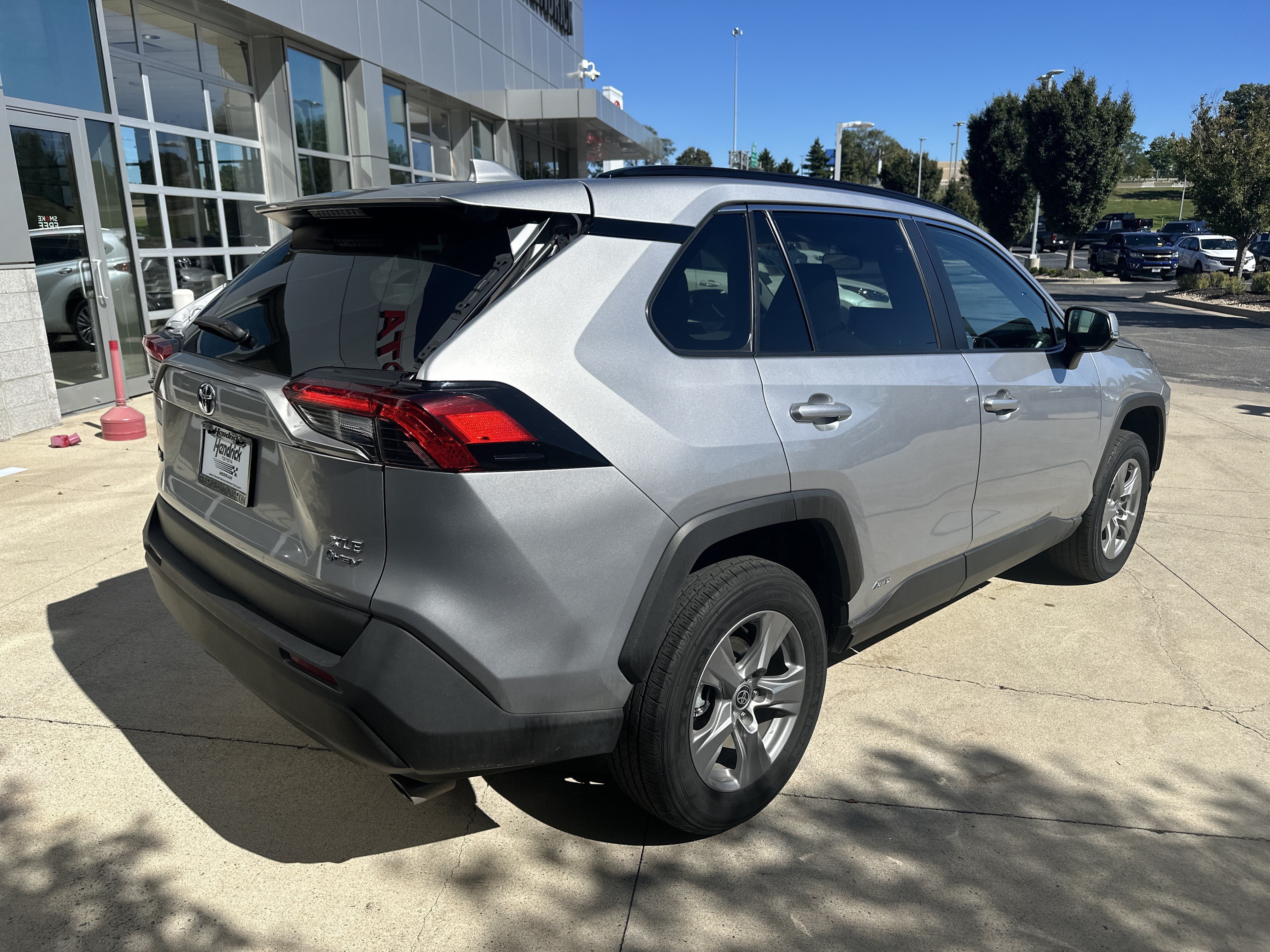 Used 2025 Toyota RAV4 XLE AWD/4WD image 33