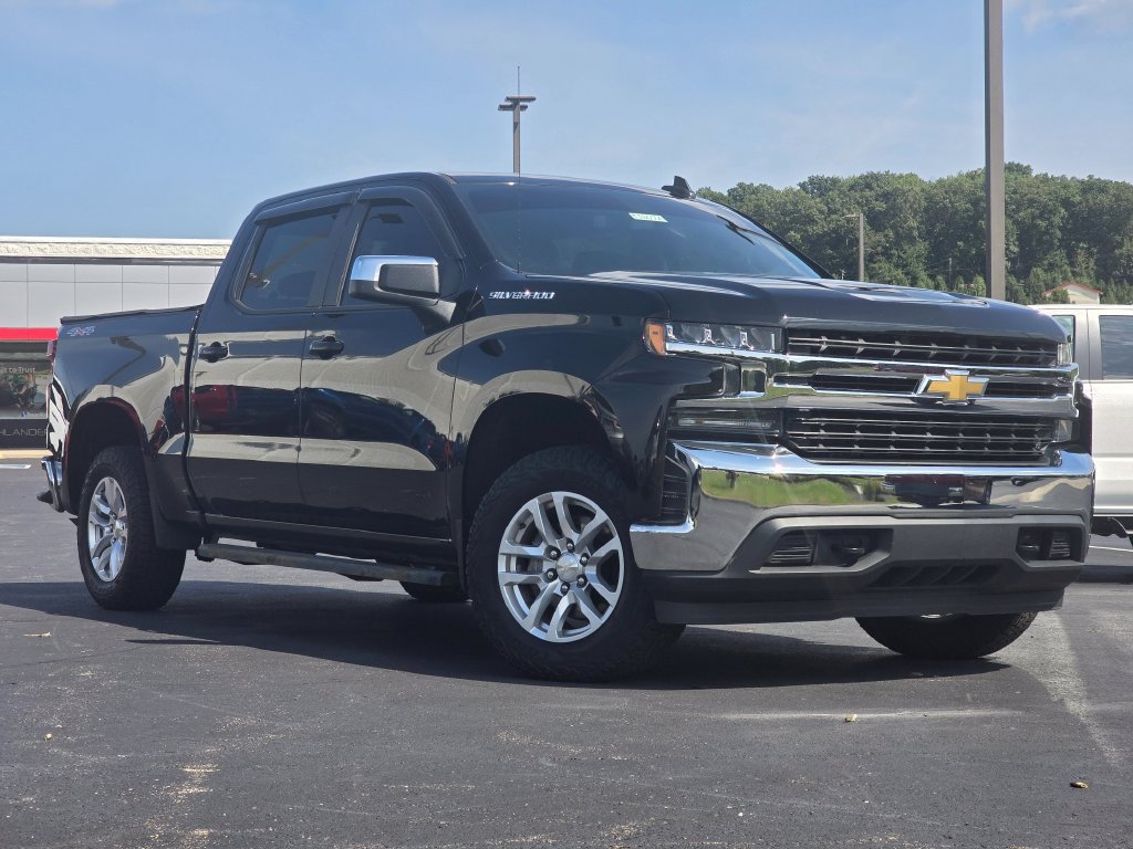 Used 2022 Chevrolet Silverado 1500 LT AWD/4WD image 2