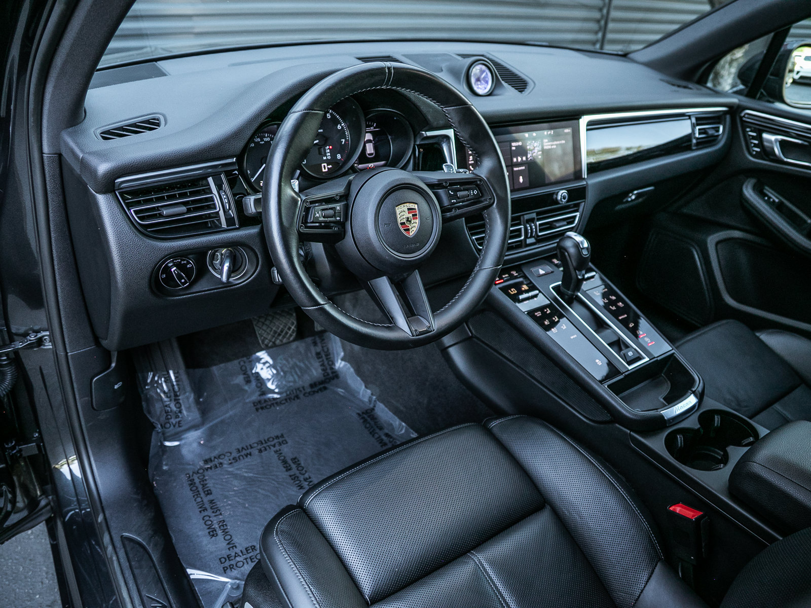 Certified 2023 Porsche Macan AWD/4WD image 4