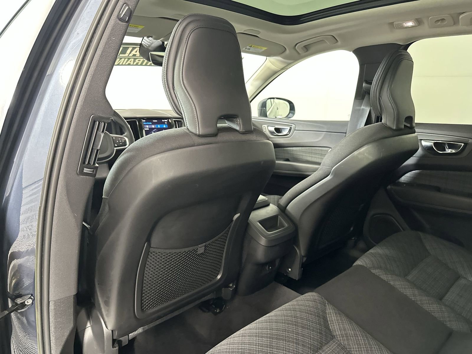 Used 2022 Volvo XC60 B5 Momentum AWD/4WD image 24