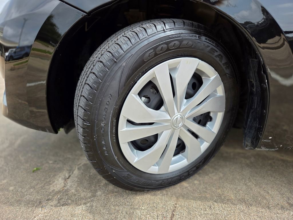 Used 2025 Nissan Versa S FWD image 31