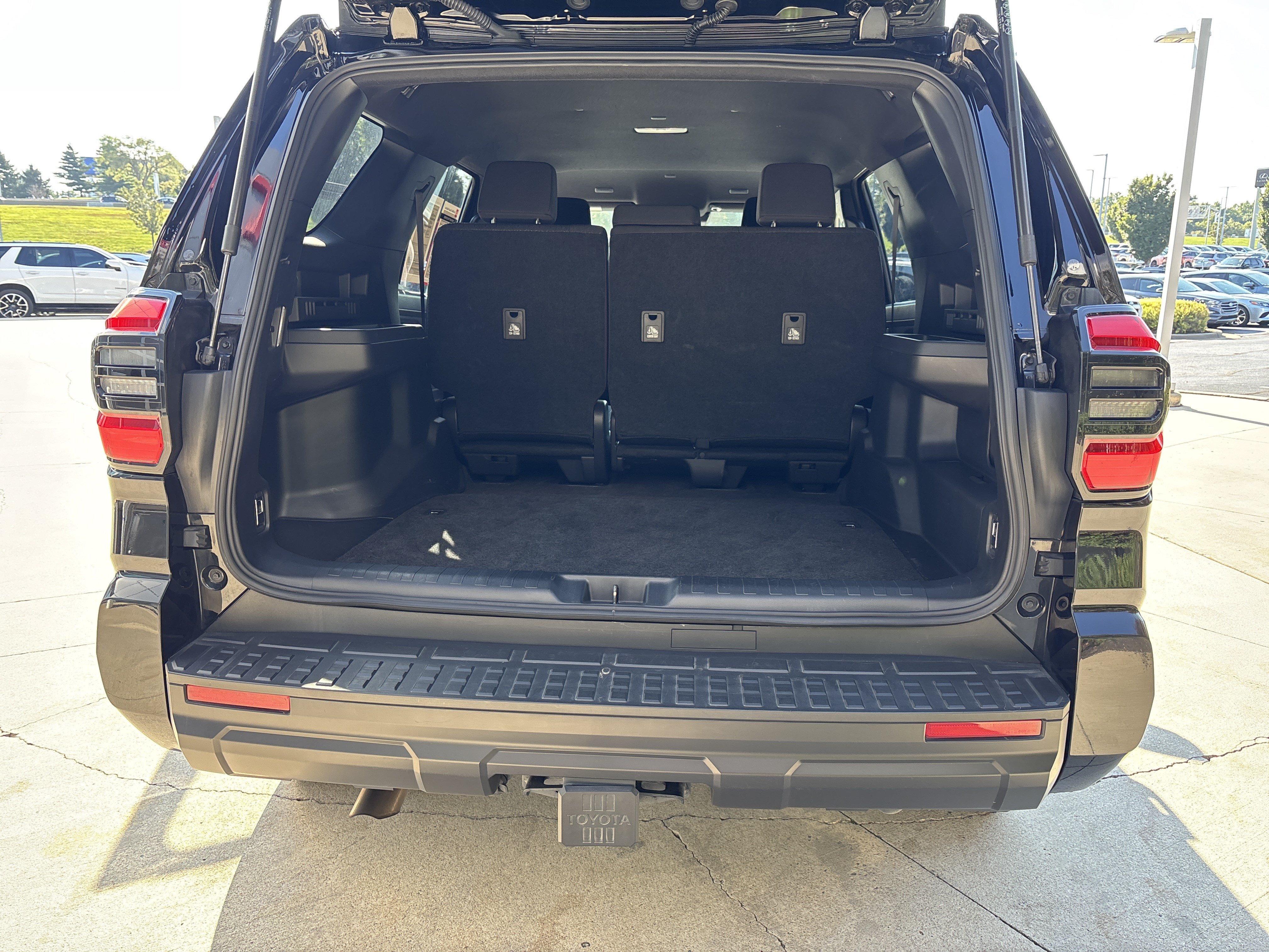 Used 2025 Toyota 4Runner SR5 AWD/4WD image 31