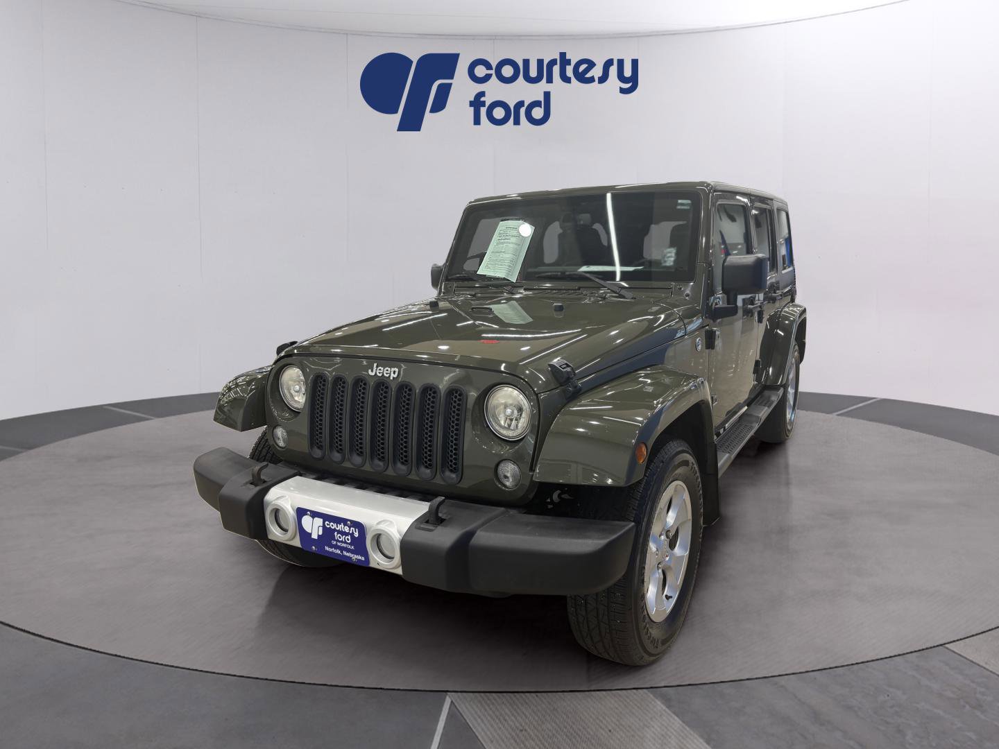 Used 2015 Jeep Wrangler Unlimited Sahara w/ Connectivity Group image 3