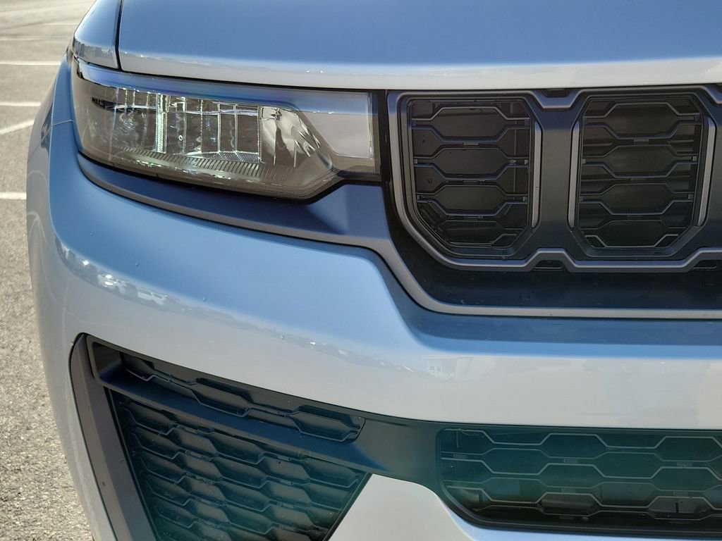 New 2026 Jeep Grand Cherokee L Laredo image 8