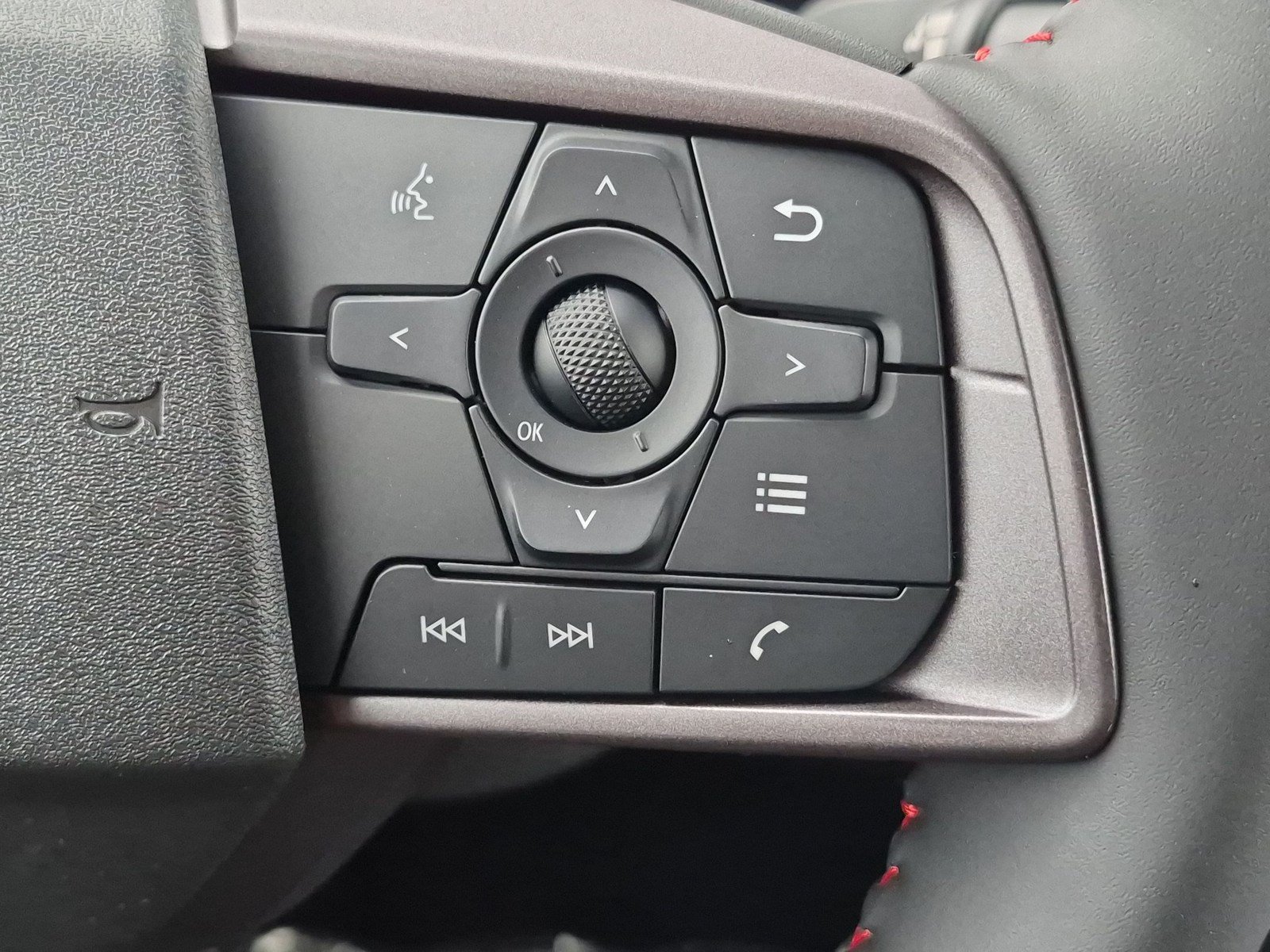 New 2027 Nissan Sentra SR w/ Floor Mat Package FWD image 15