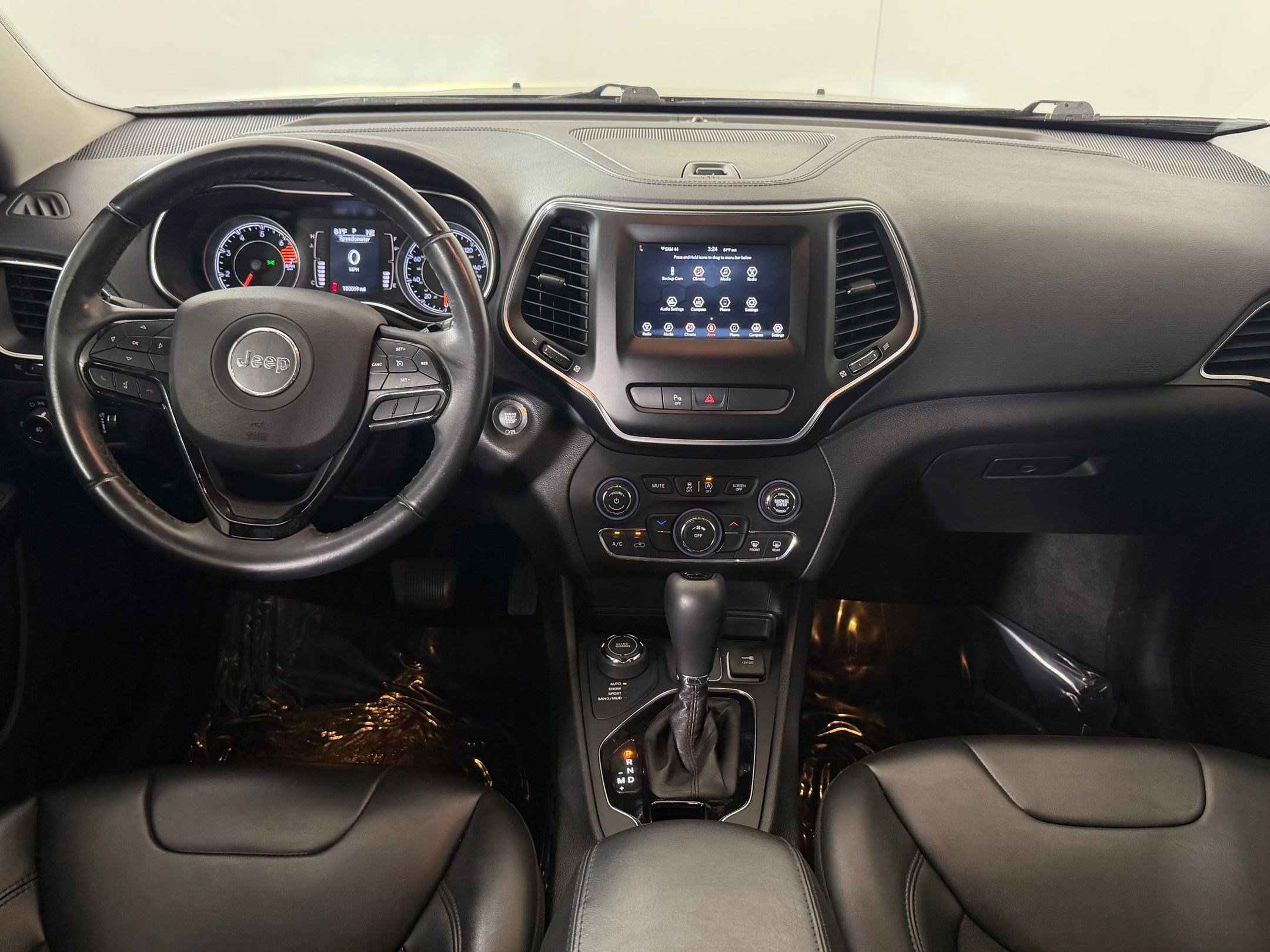 Used 2019 Jeep Cherokee Latitude Plus AWD/4WD image 23