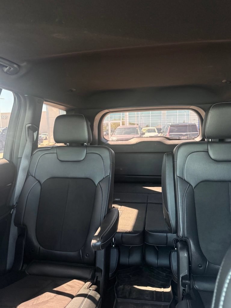 Used 2023 Jeep Grand Cherokee L Altitude AWD/4WD image 17