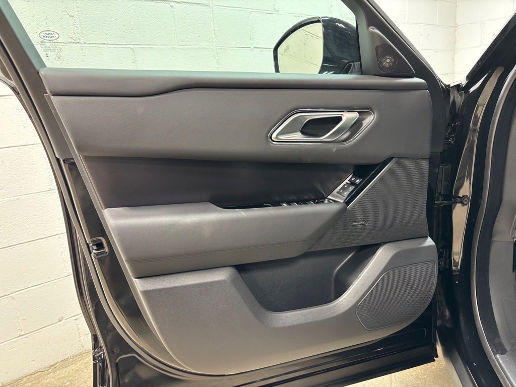 New 2026 Land Rover Range Rover Velar Dynamic SE image 24