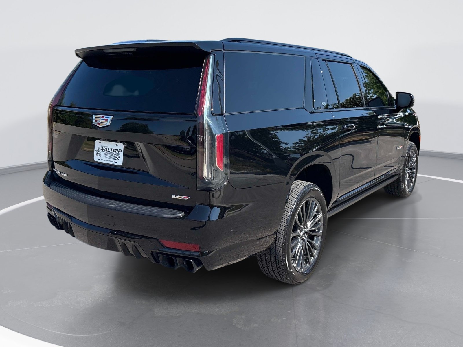 Used 2023 Cadillac Escalade ESV V AWD/4WD image 9