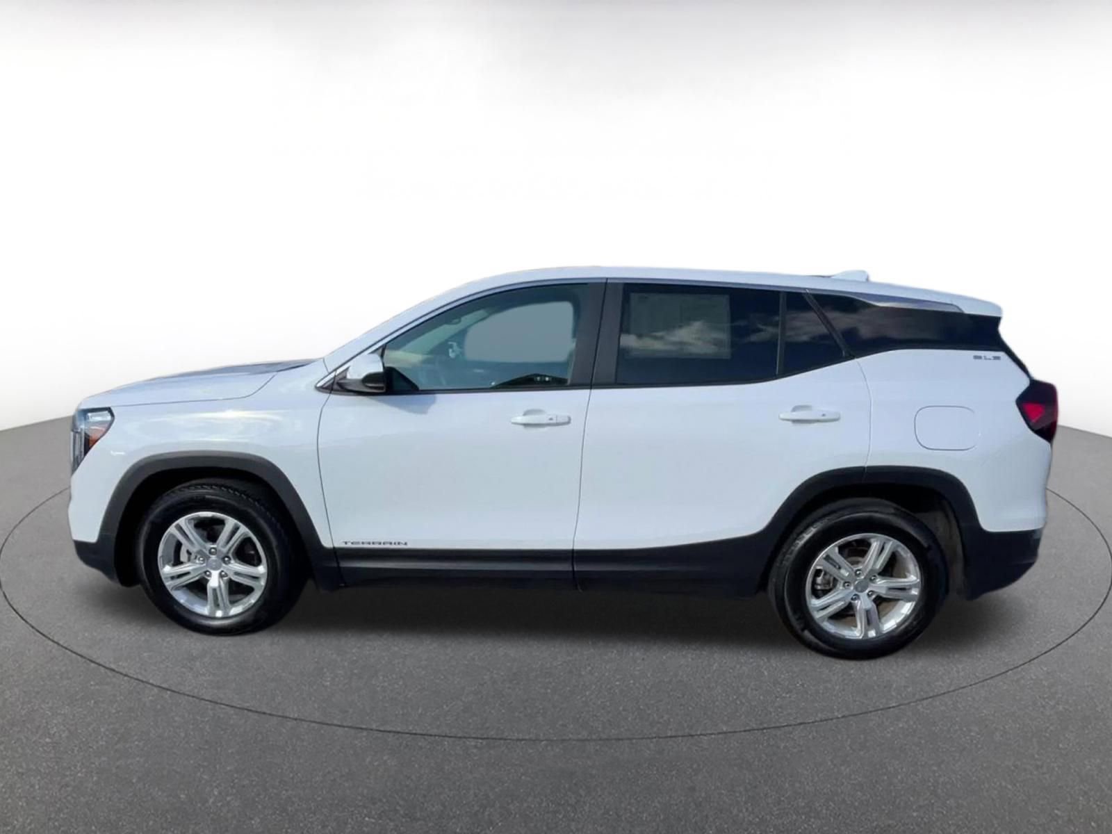 Used 2024 GMC Terrain SLE FWD image 9
