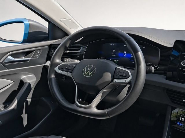 Used 2025 Volkswagen Jetta SE FWD image 27