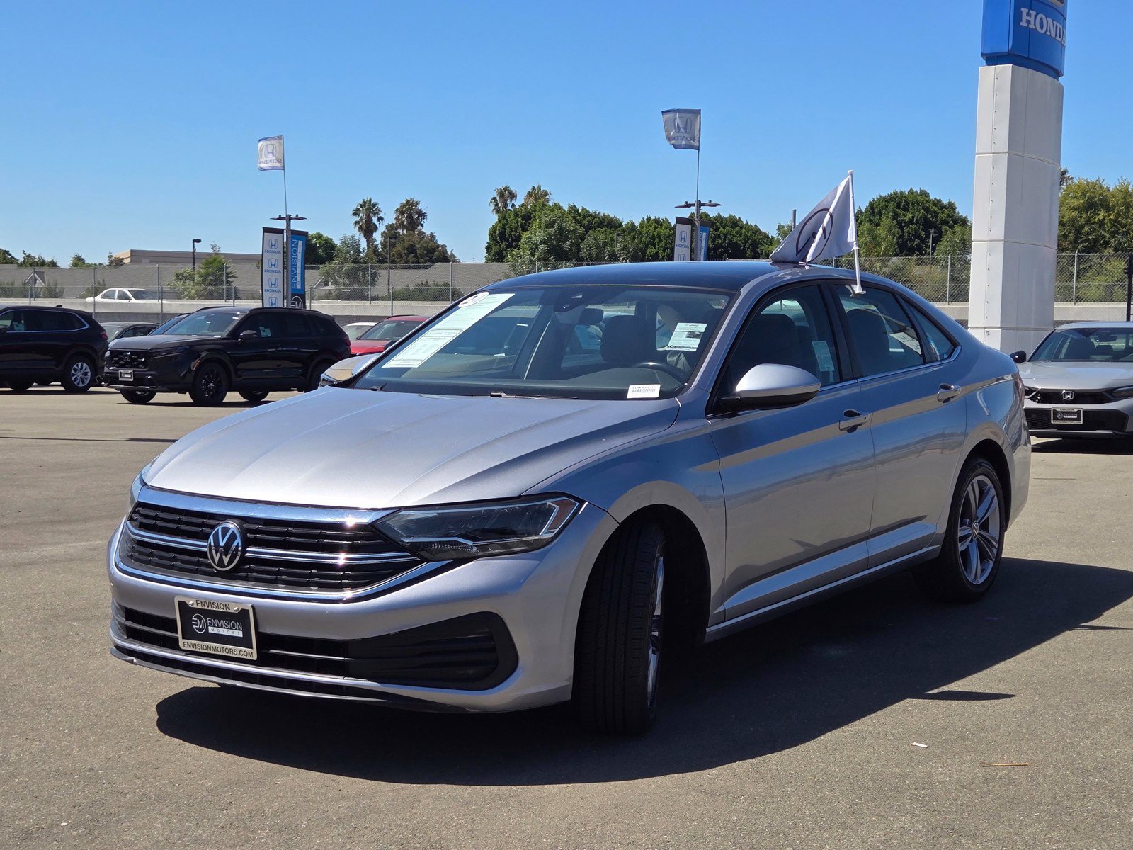 Used 2024 Volkswagen Jetta SE FWD image 3