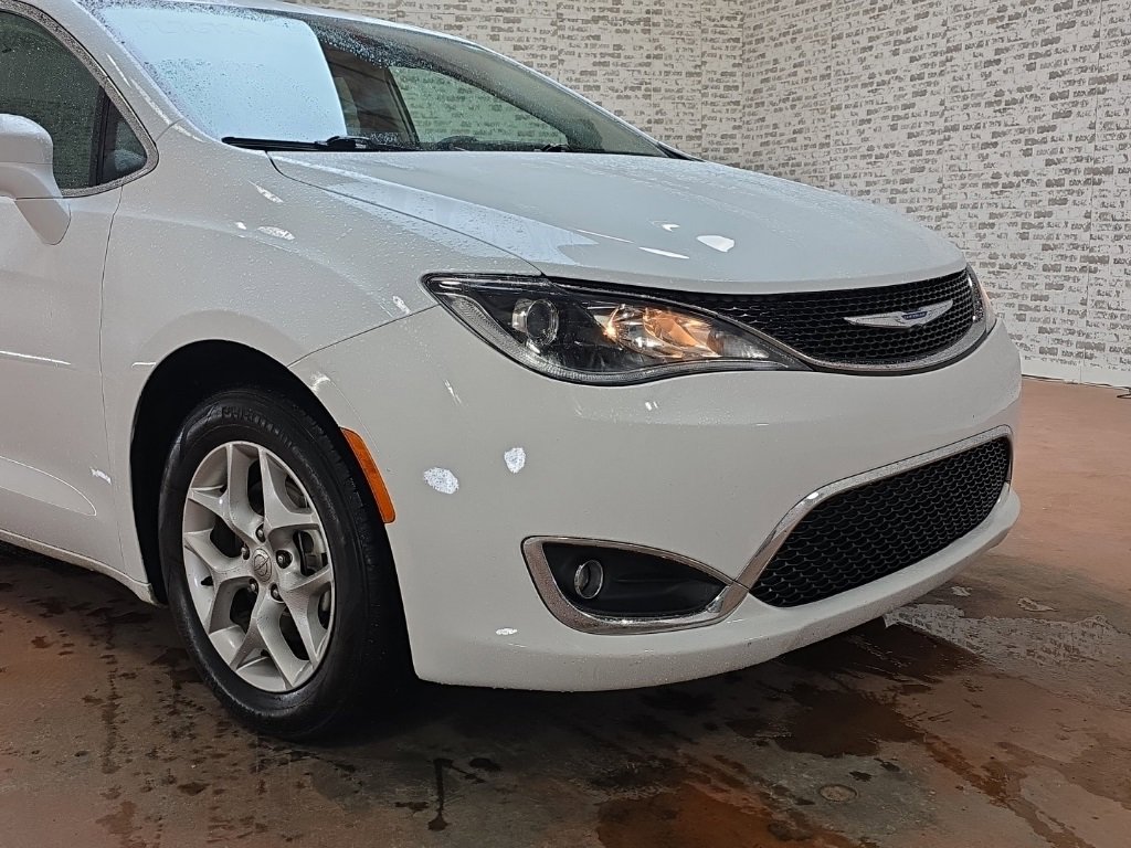 Used 2019 Chrysler Pacifica Touring Plus w/ Tire & Wheel Group image 7