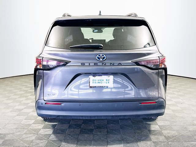 Certified 2025 Toyota Sienna XLE FWD image 7