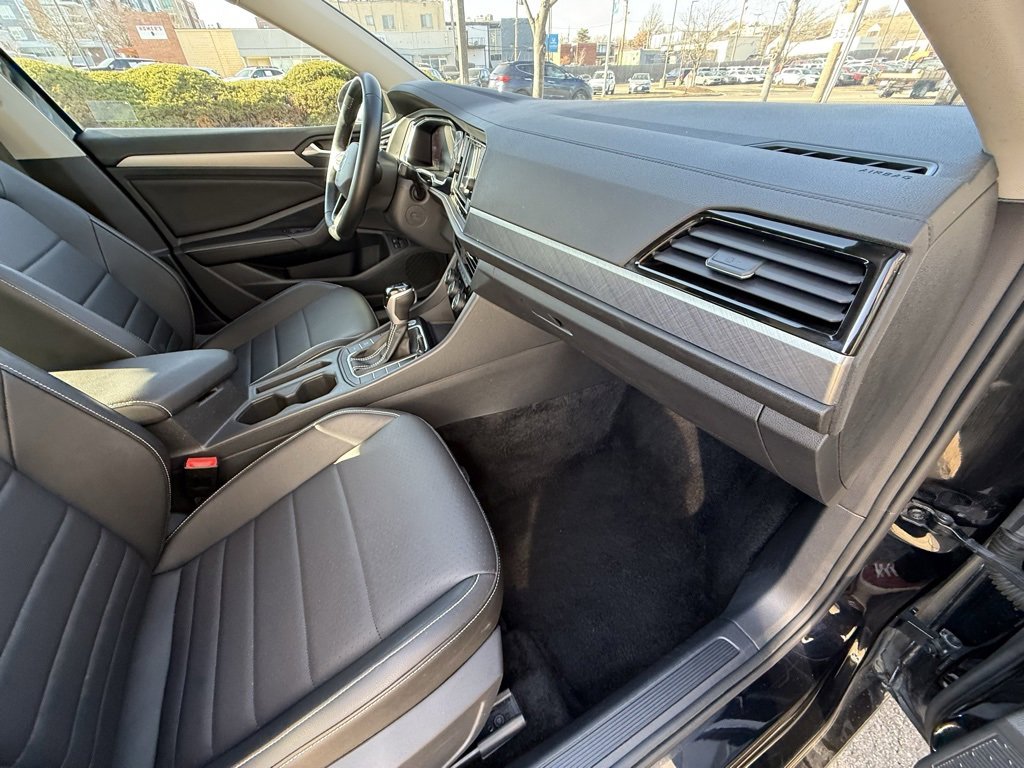 Used 2024 Volkswagen Jetta SE image 40
