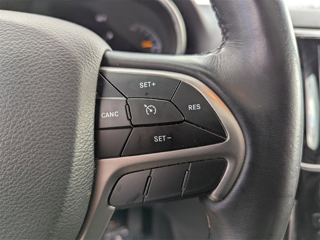 Used 2020 Jeep Grand Cherokee Limited w/ Luxury Group II image 16