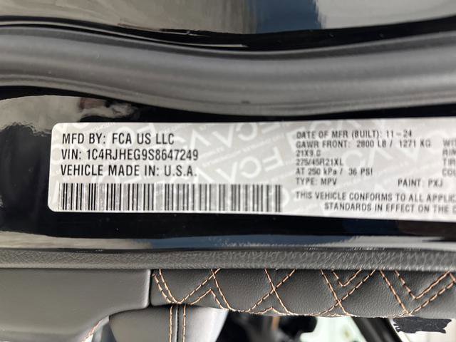 Used 2025 Jeep Grand Cherokee Summit w/ Obsidian Package image 42