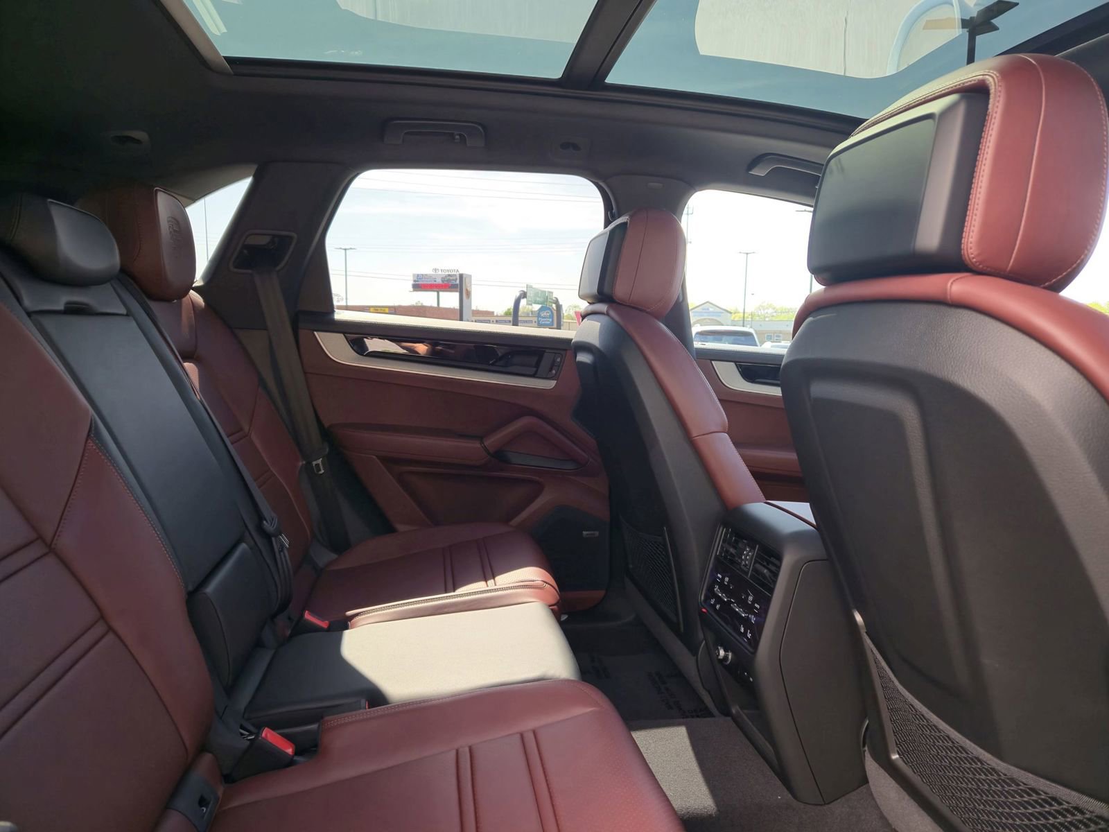 Certified 2025 Porsche Cayenne E-Hybrid image 15