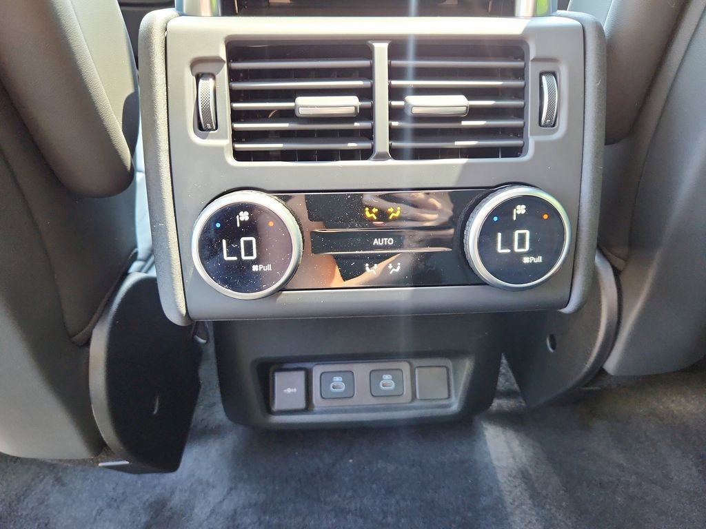 New 2025 Land Rover Discovery Dynamic SE image 26