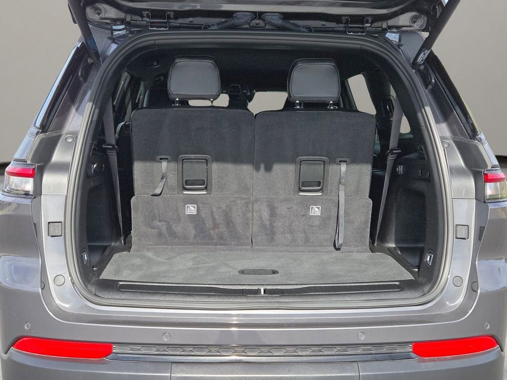 Used 2024 Jeep Grand Cherokee L Laredo image 10