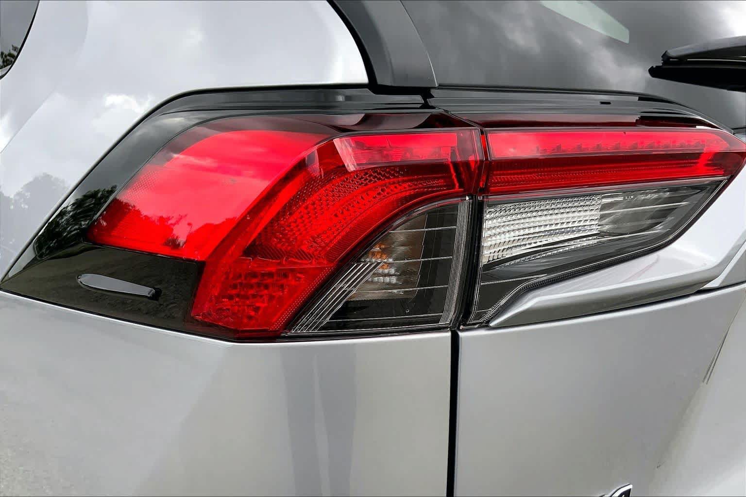 Certified 2025 Toyota RAV4 LE FWD image 28
