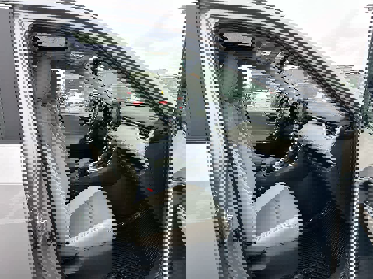 Used 2022 Toyota RAV4 XLE Premium image 27