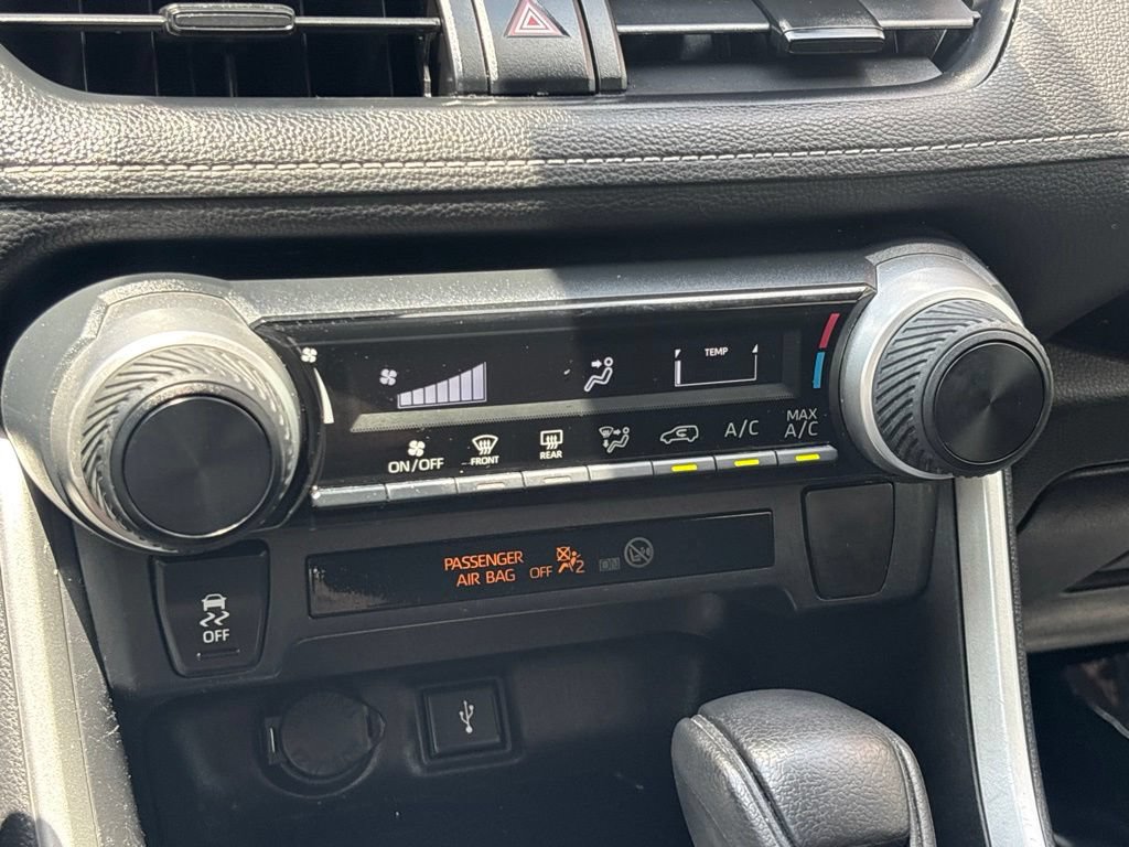 Used 2021 Toyota RAV4 LE FWD image 12