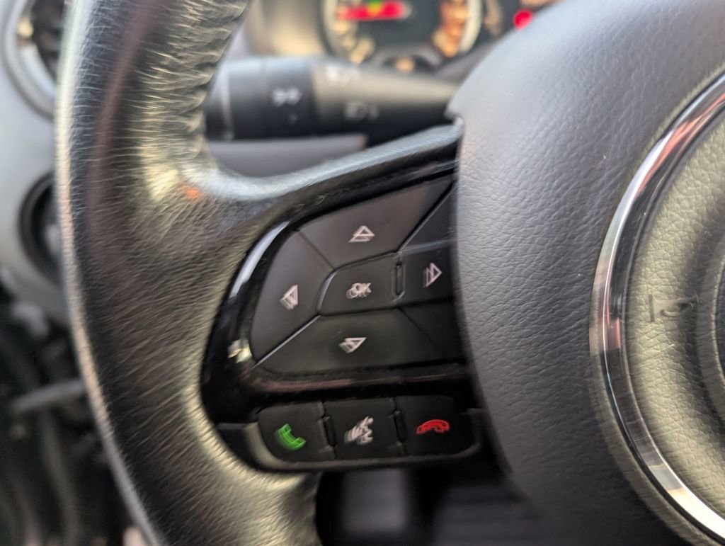 Used 2016 Jeep Renegade Latitude image 17