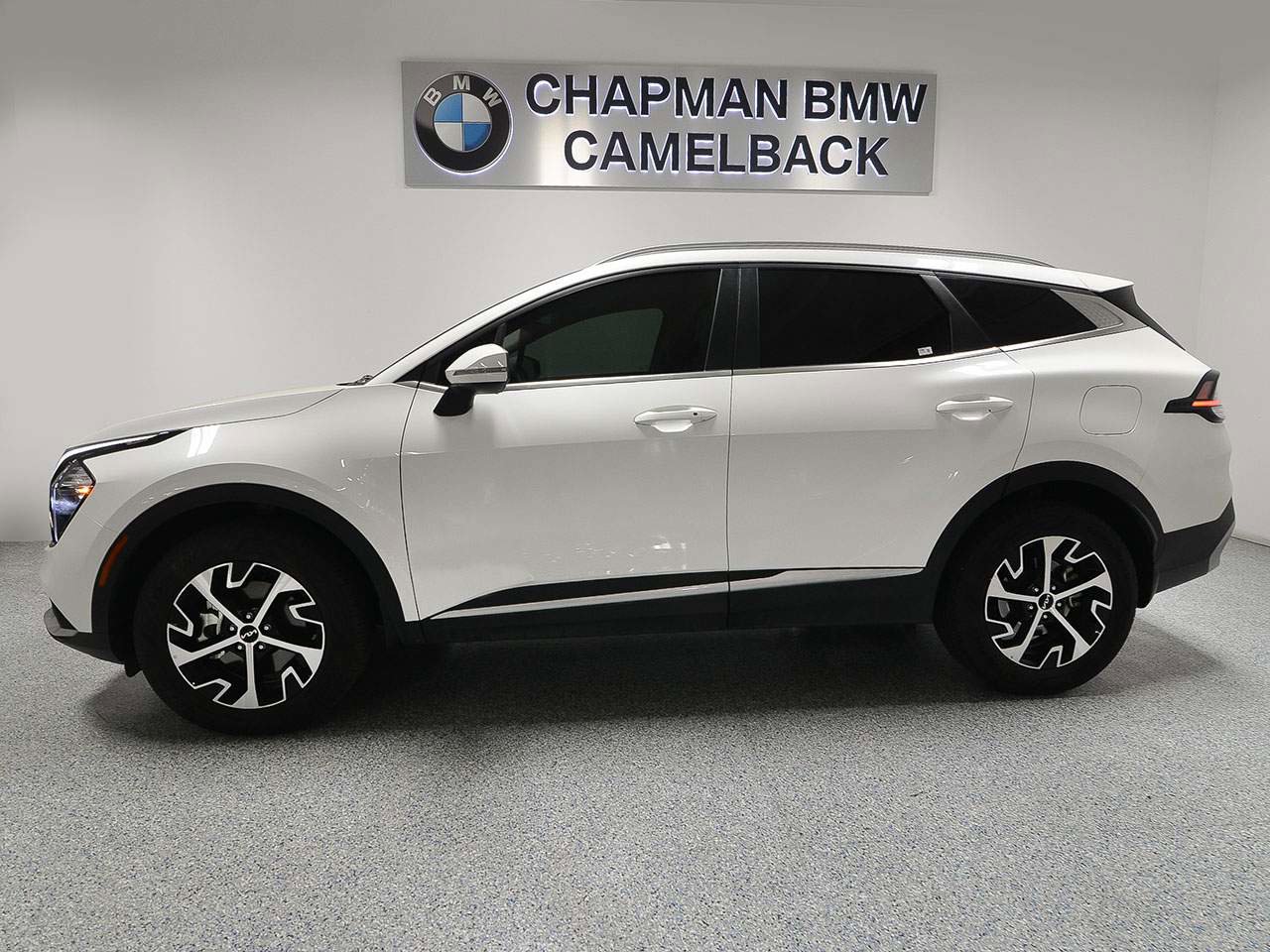 Used 2023 Kia Sportage EX image 3