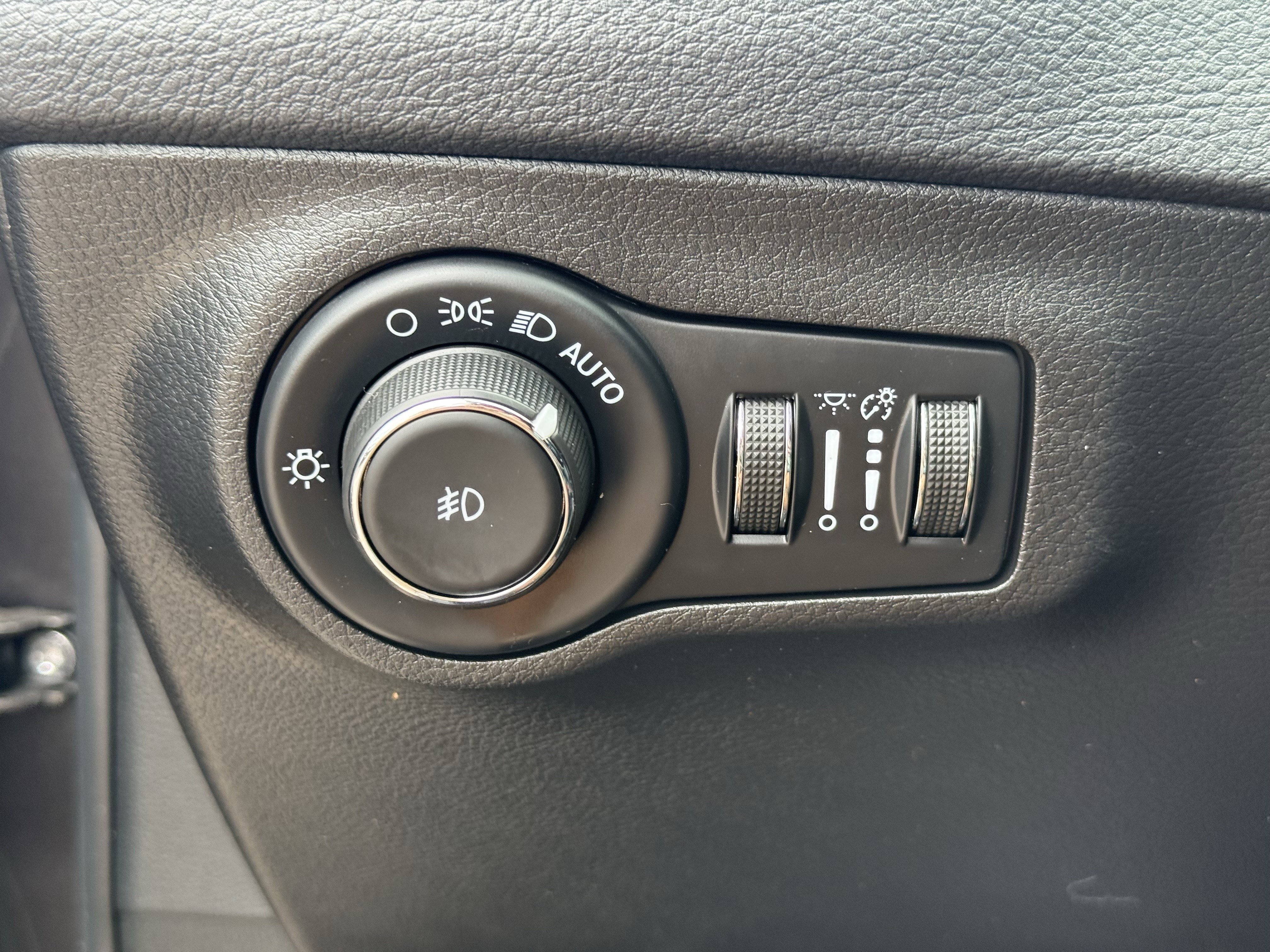 Used 2021 Jeep Compass Latitude w/ Convenience Group FWD image 25