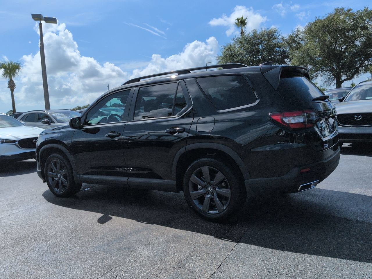 Used 2025 Honda Pilot Sport image 6