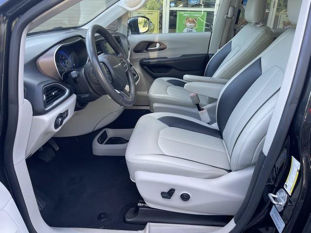 Used 2017 Chrysler Pacifica LX FWD image 11