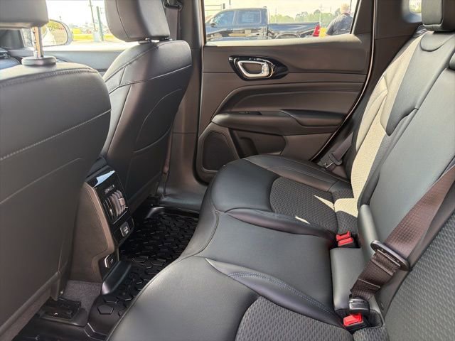 New 2026 Jeep Compass Latitude image 13