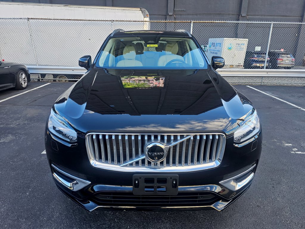 Certified 2025 Volvo XC90 T8 Plus w/ Protection Package Premier AWD/4WD image 3